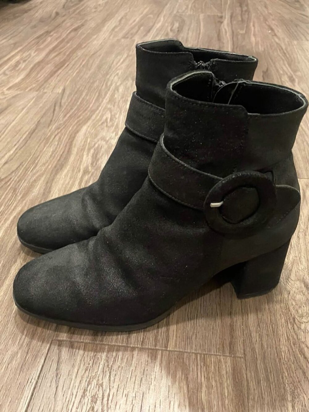 Vernissage - Black Ankle Boots with Circle Buckle